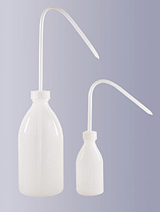 Enghalsflasche PE (Polyethylen) natur mit Spritzverschluss