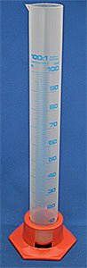 Messzylinder, 100ml, hohe Form PP, mit separatem Palstikfu, einteilung 100: 1, Restposten 4 Stck<br>Laborbedarf,Volumenmessgerte,Messzylinder Kunststoff